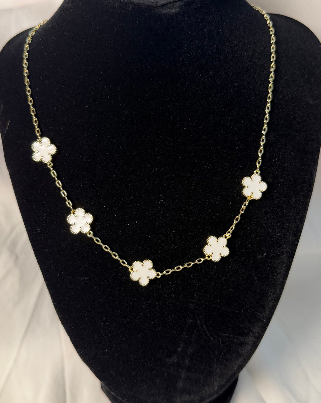 White Flower Jewelry Set — Necklace, Bracelet & Earrings