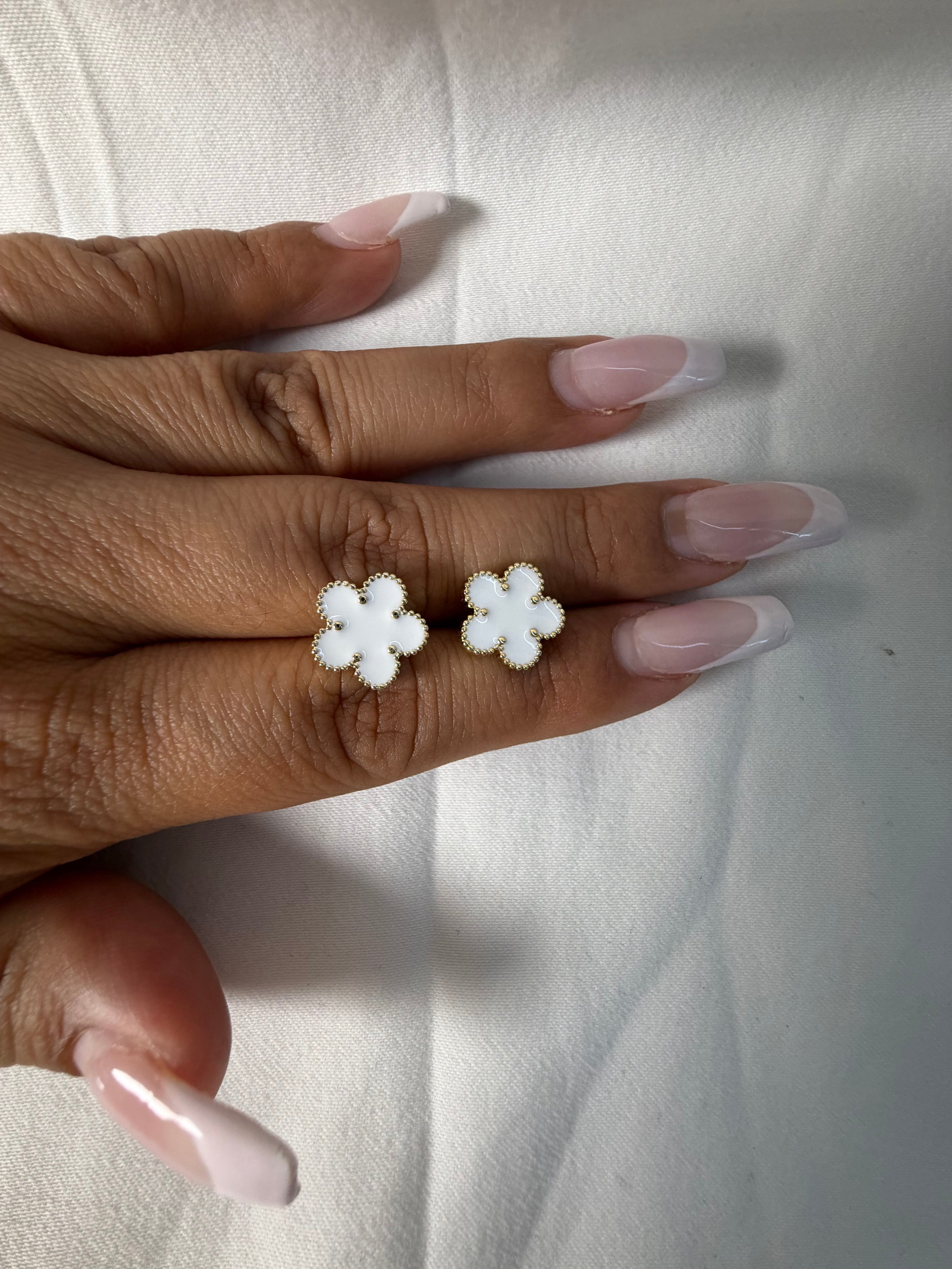 White Flower Jewelry Set — Necklace, Bracelet & Earrings