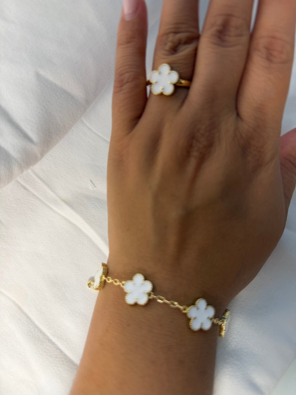 White Flower Jewelry Set — Necklace, Bracelet & Earrings
