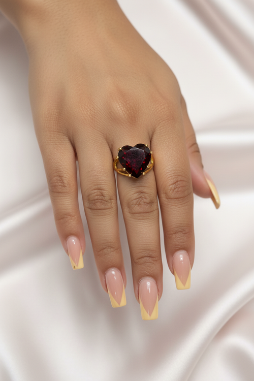 Anillo Corazón Granate - Mano 3