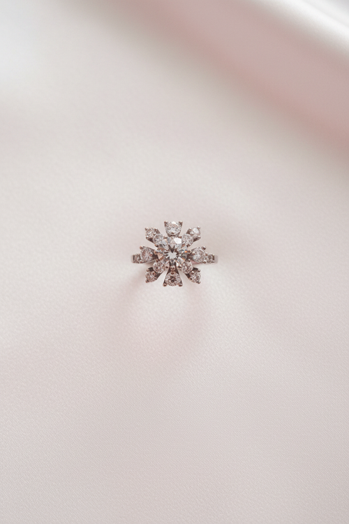 Anillo flor plata - flat lay