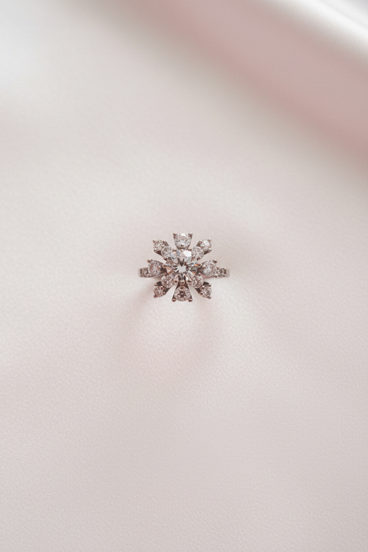 Anillo flor plata - flat lay