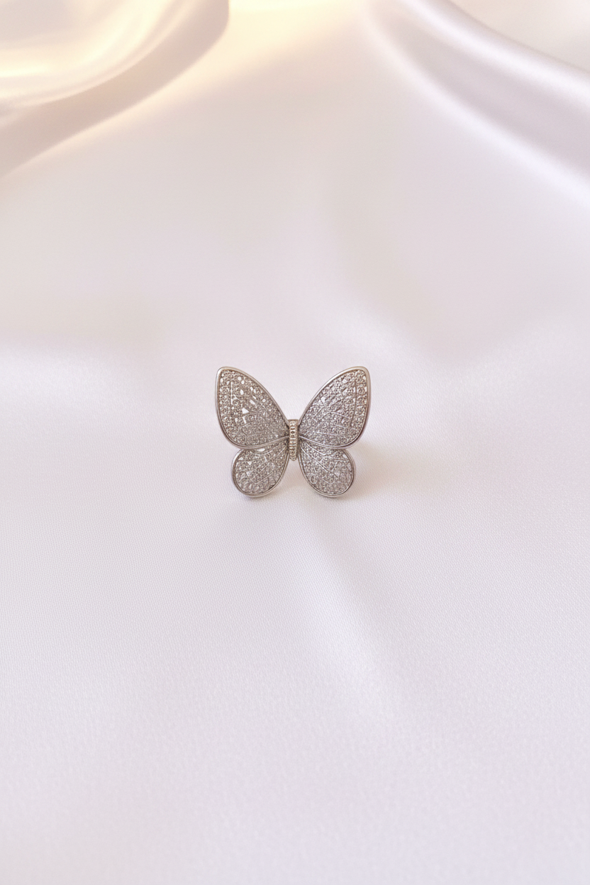 Anillo Mariposa Plateada - Flat Lay