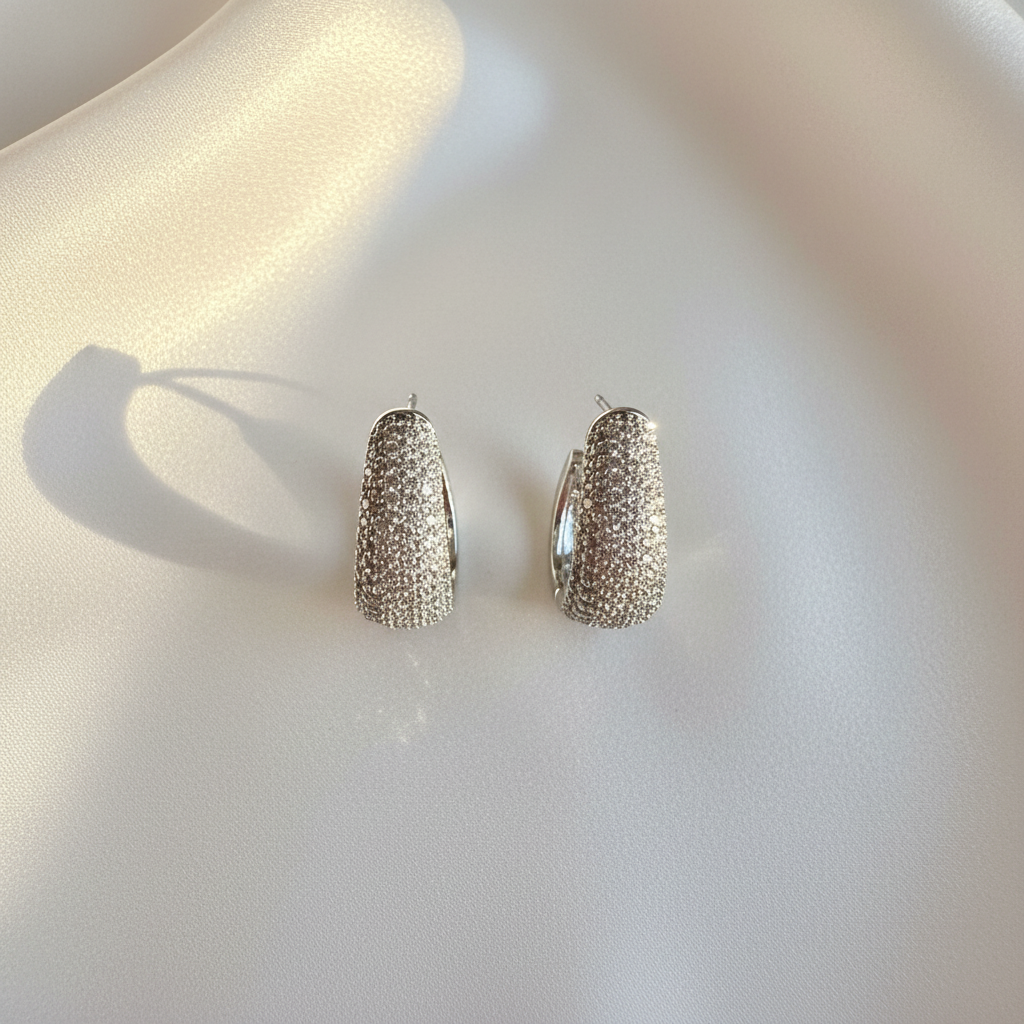 Aretes Iced Out Flat Lay