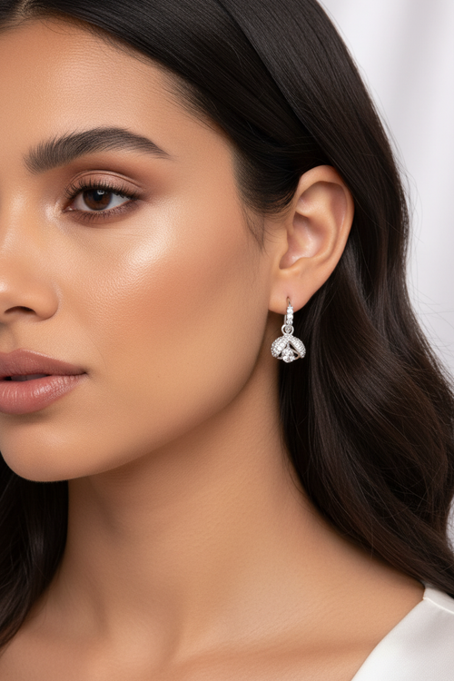Aretes Pavé Plata con modelo