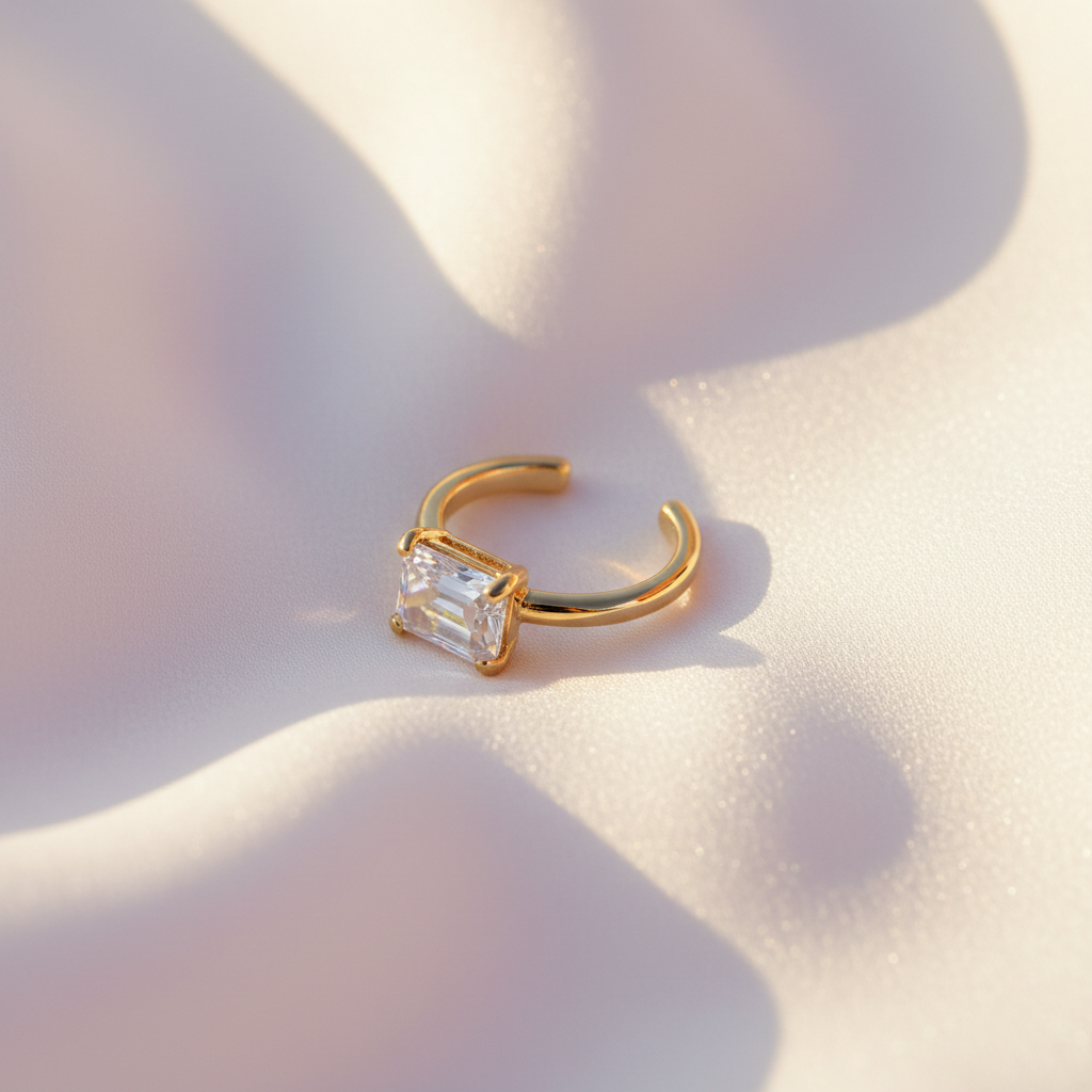 Arete Cuff Cristal Dorado gold layered crystal ear cuff flat lay