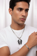 Modelo hombre calavera + brazalete